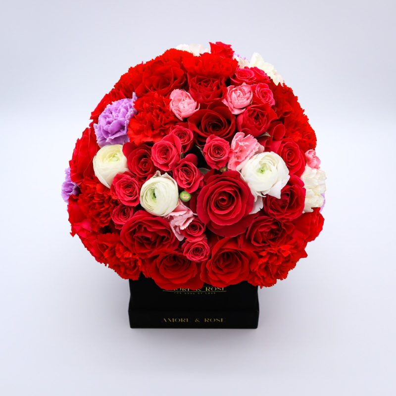 Allegra Velvet - Square Box Arrangement x 25-35 Natural Roses